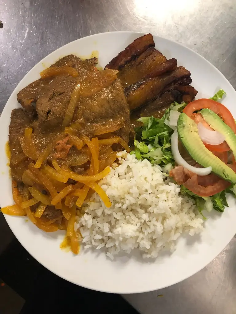 Almuerzos / Lunch Combinations